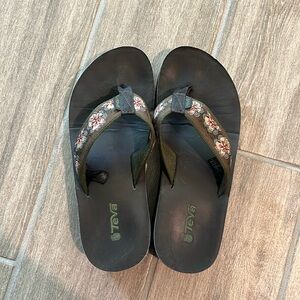 TEVA wedge flip flops sandals green hawaiian print strap